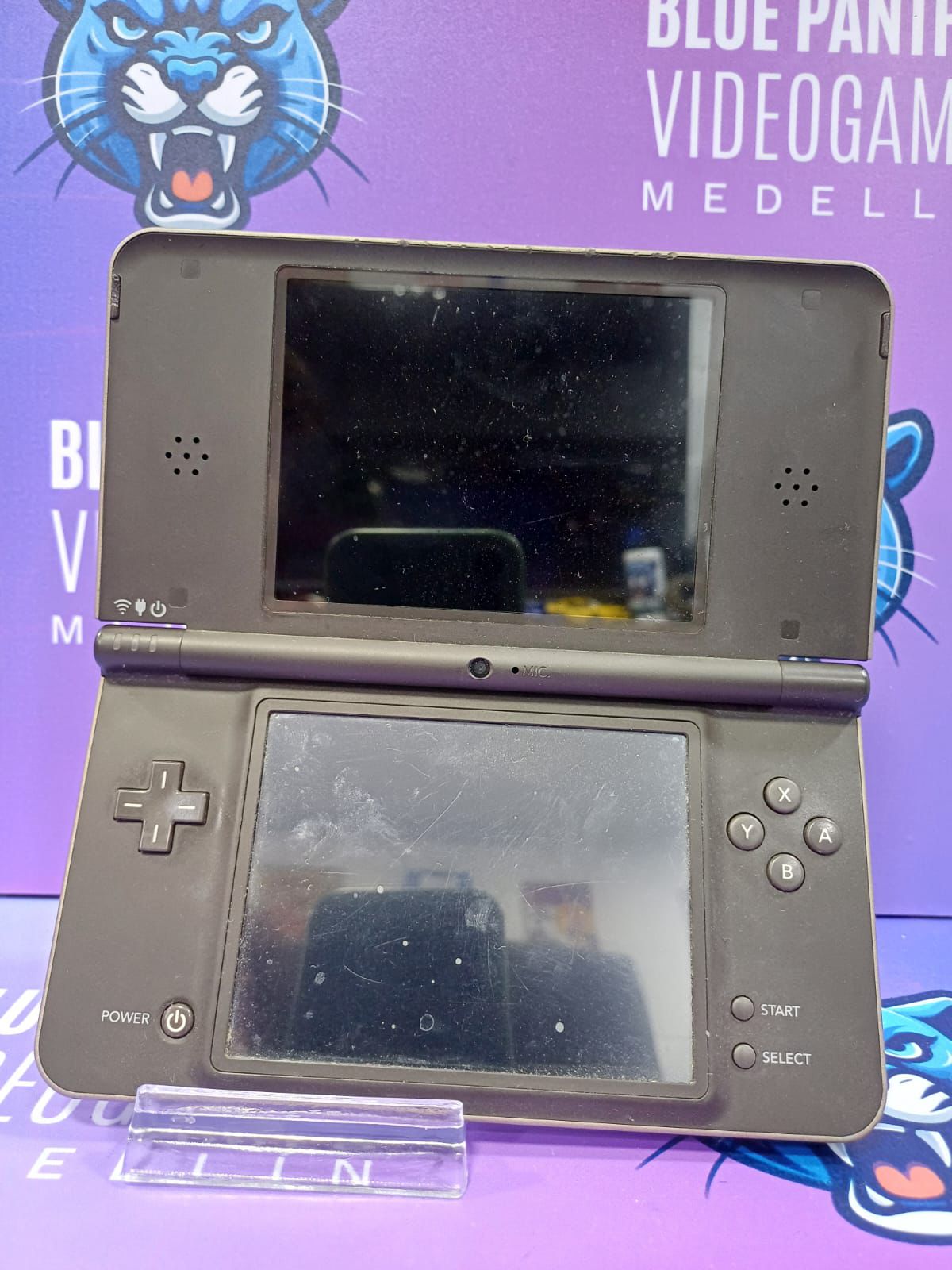 Nintendo DSi XL con R4