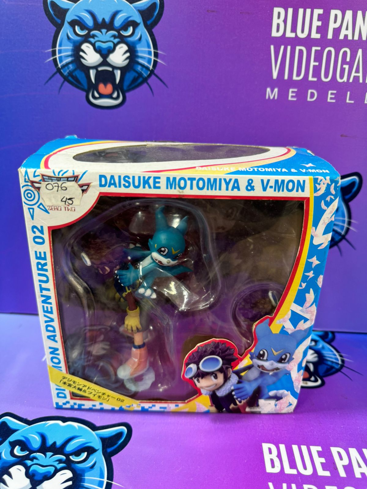 Motomiya y V-mon - Figura