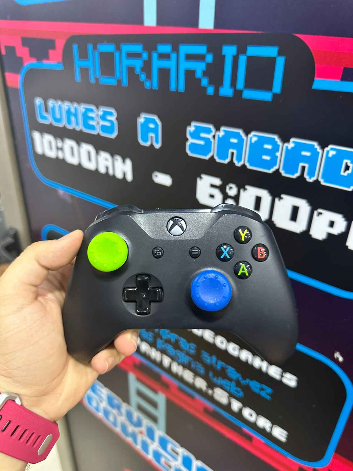 Control Xbox One negro primera gen con caja sin tapita de pilas