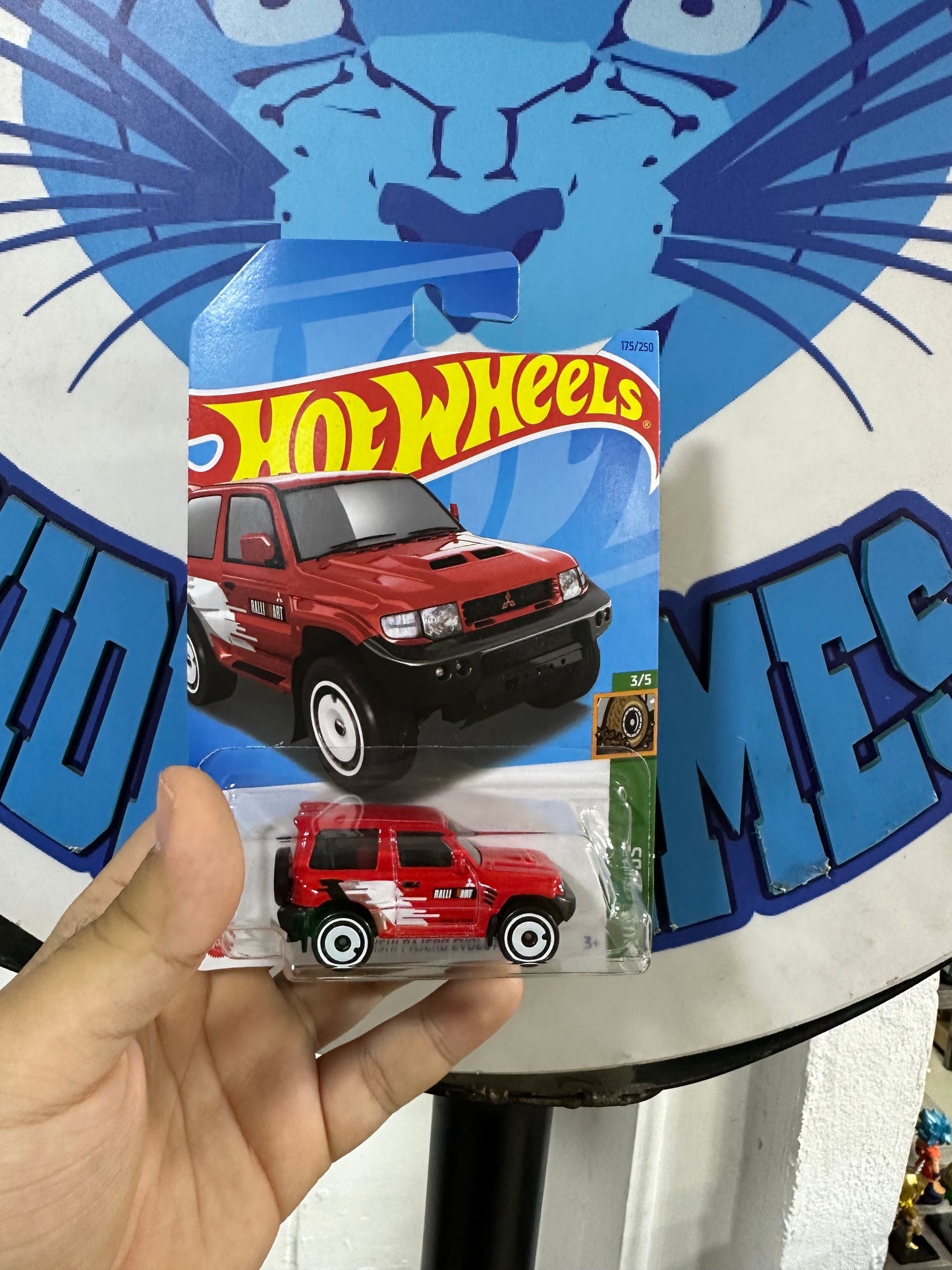 Hot Wheels Mitsubishi Montero