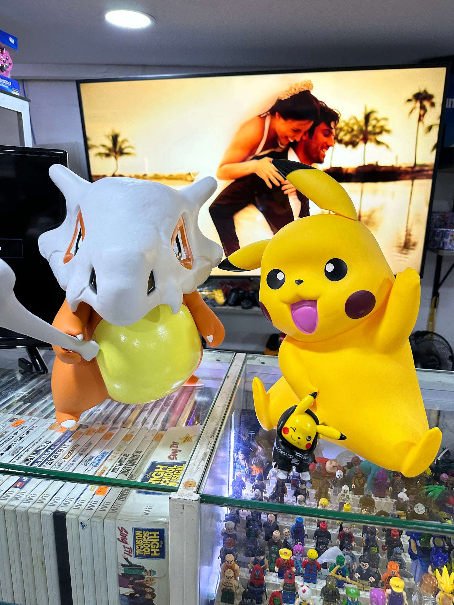 Pikachu figura de 45cm con cambio de orejas