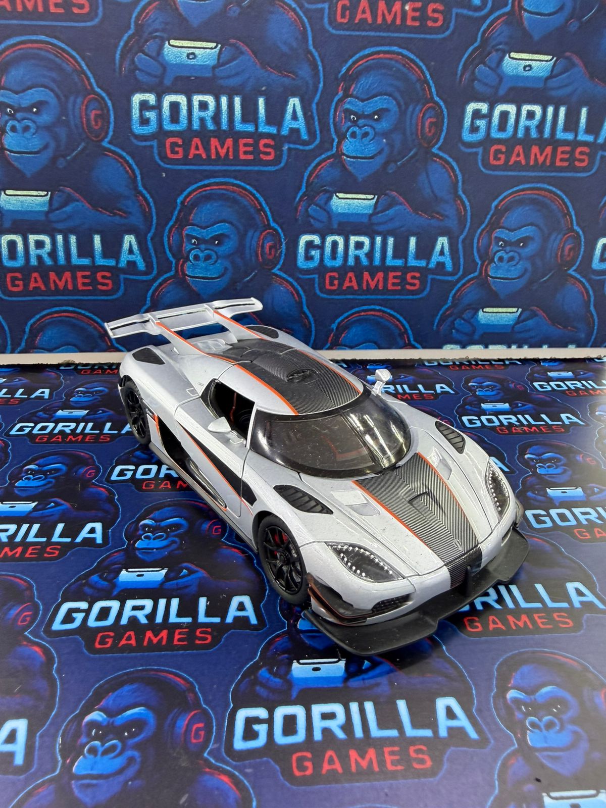 Autos deportivos 1:24