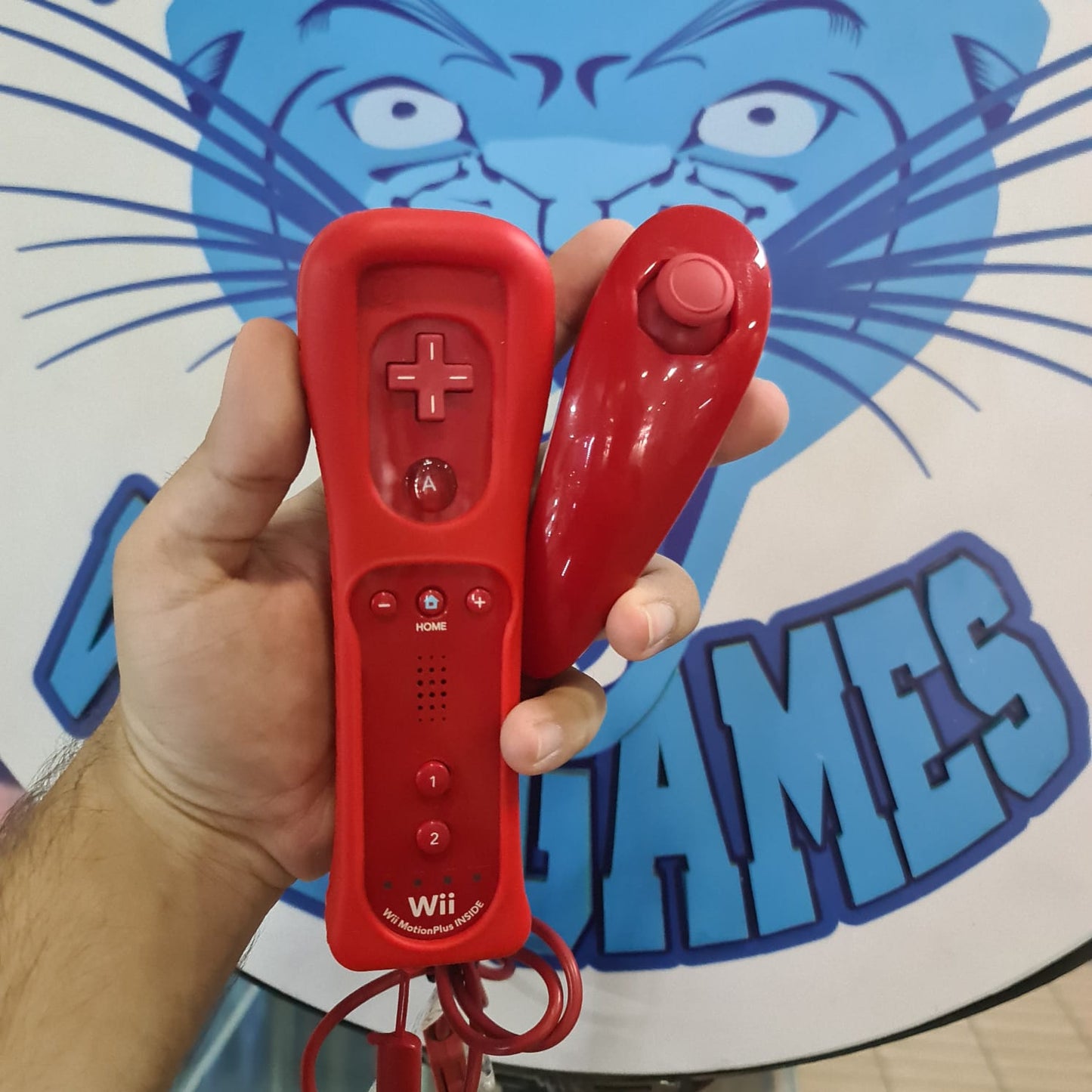 Nintendo Wii Mini - Control Rojo + Nuck