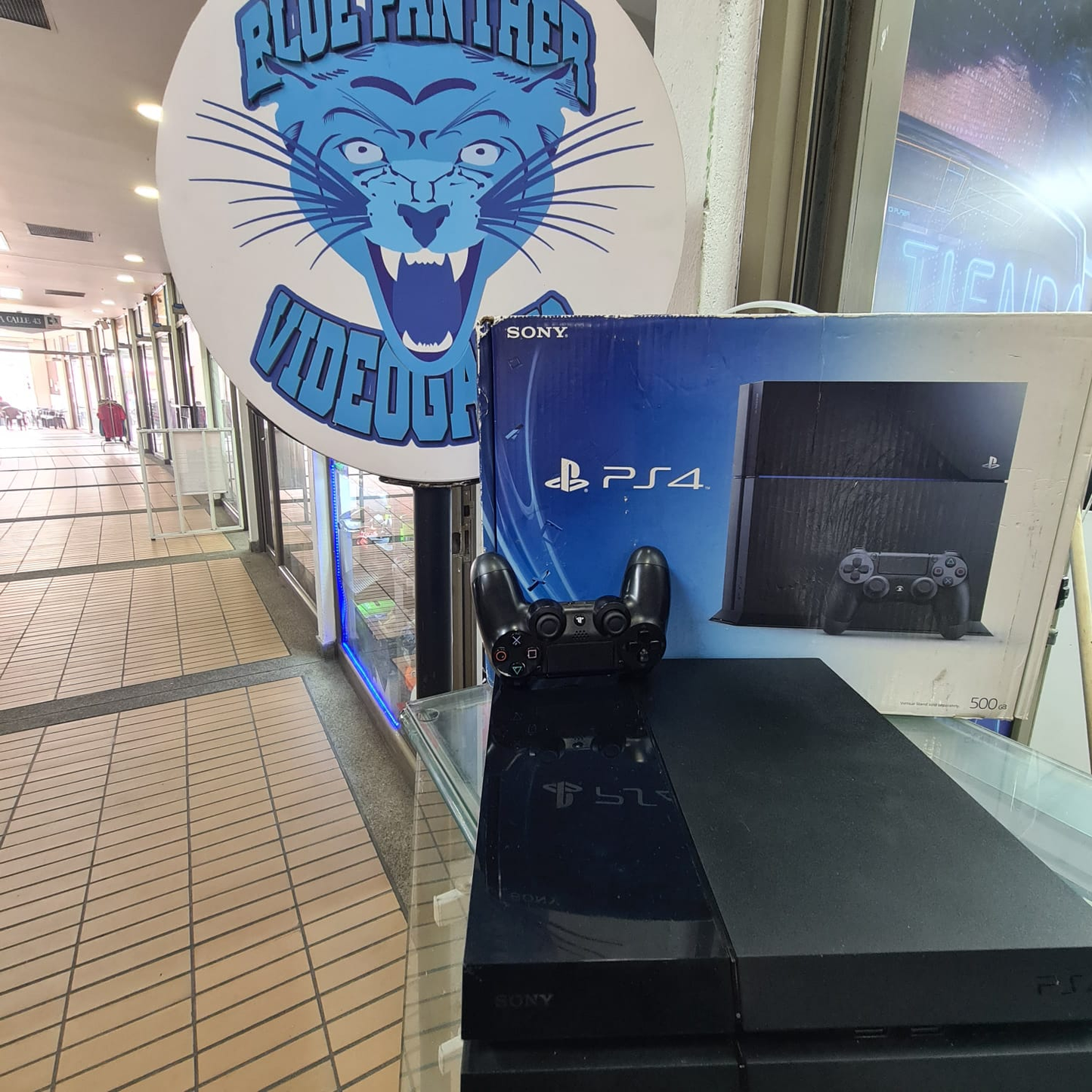 PlayStation 4 Fat en caja