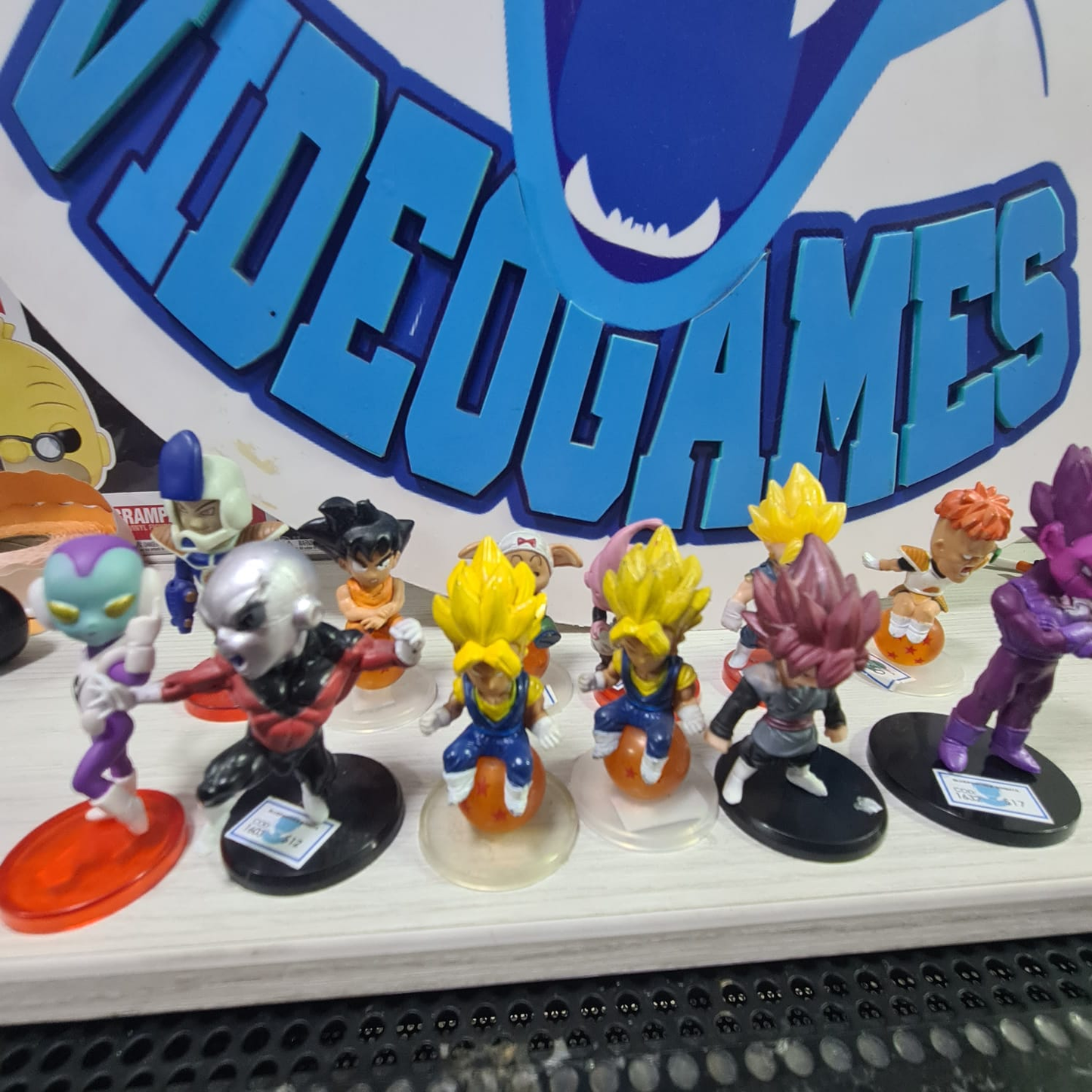 Dragon Ball FIGURAS peq.